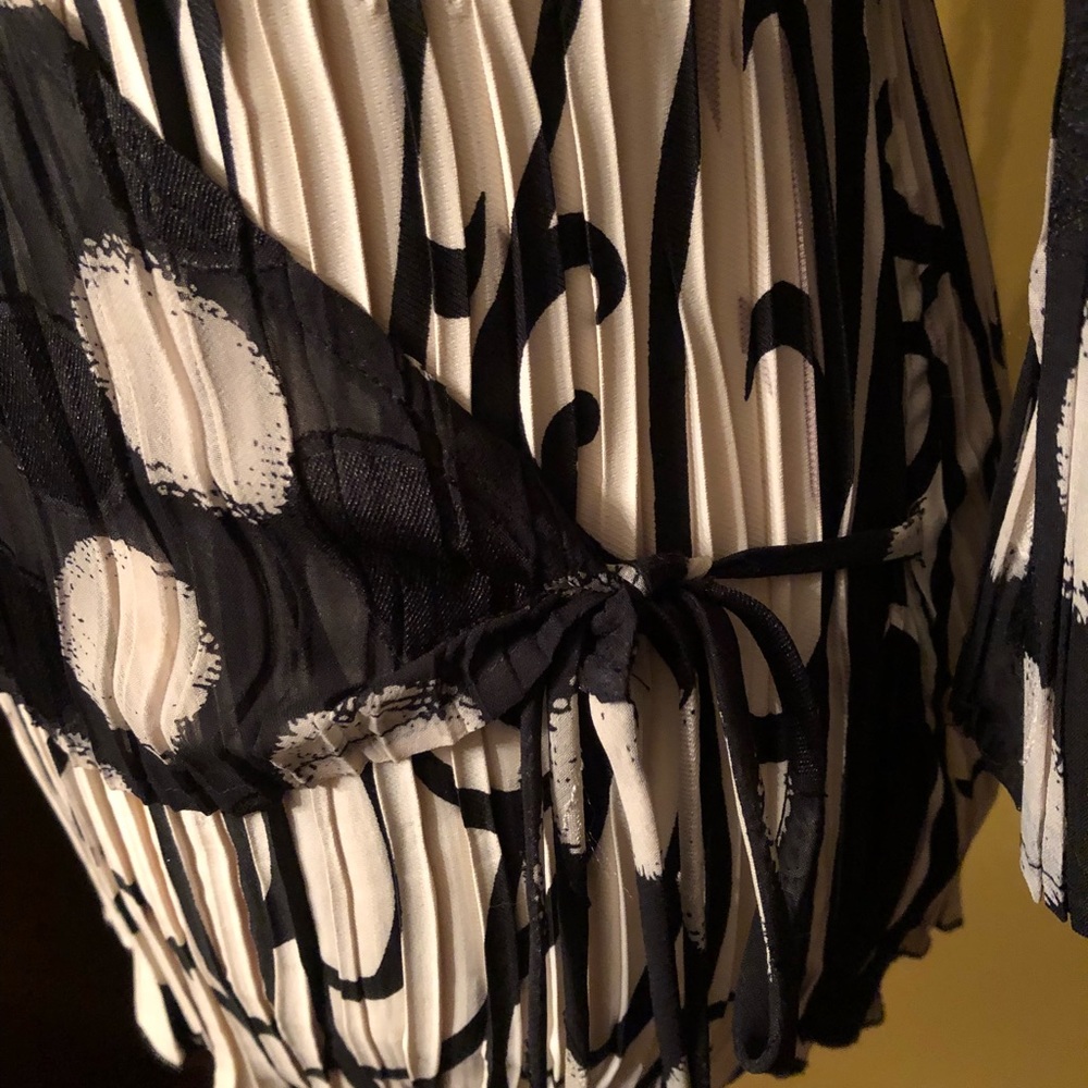 Unique top/blouse - Picture 3 of 7